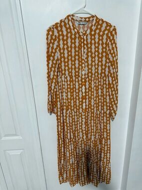 Zara Orange and White Geometric Long-Sleeve Midi Dress